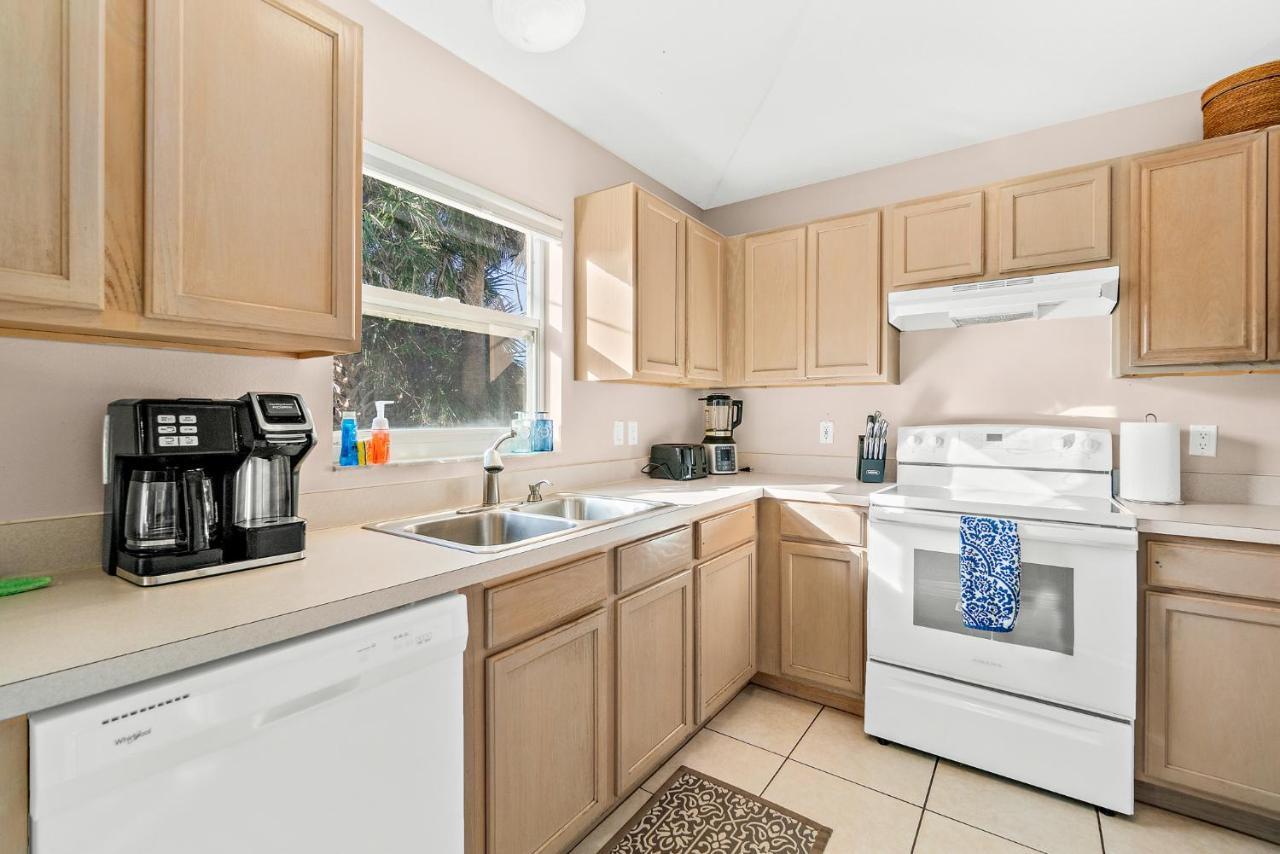 Sunset Serenity - 3Br Beach Townhome With Outdoor Patio - New Hot Tub, Steps To Ocean Fun! Melbourne Exteriör bild